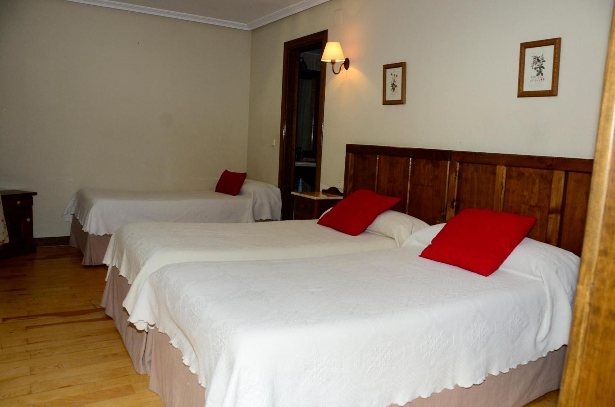 Hotel Charle Jaca Quarto foto
